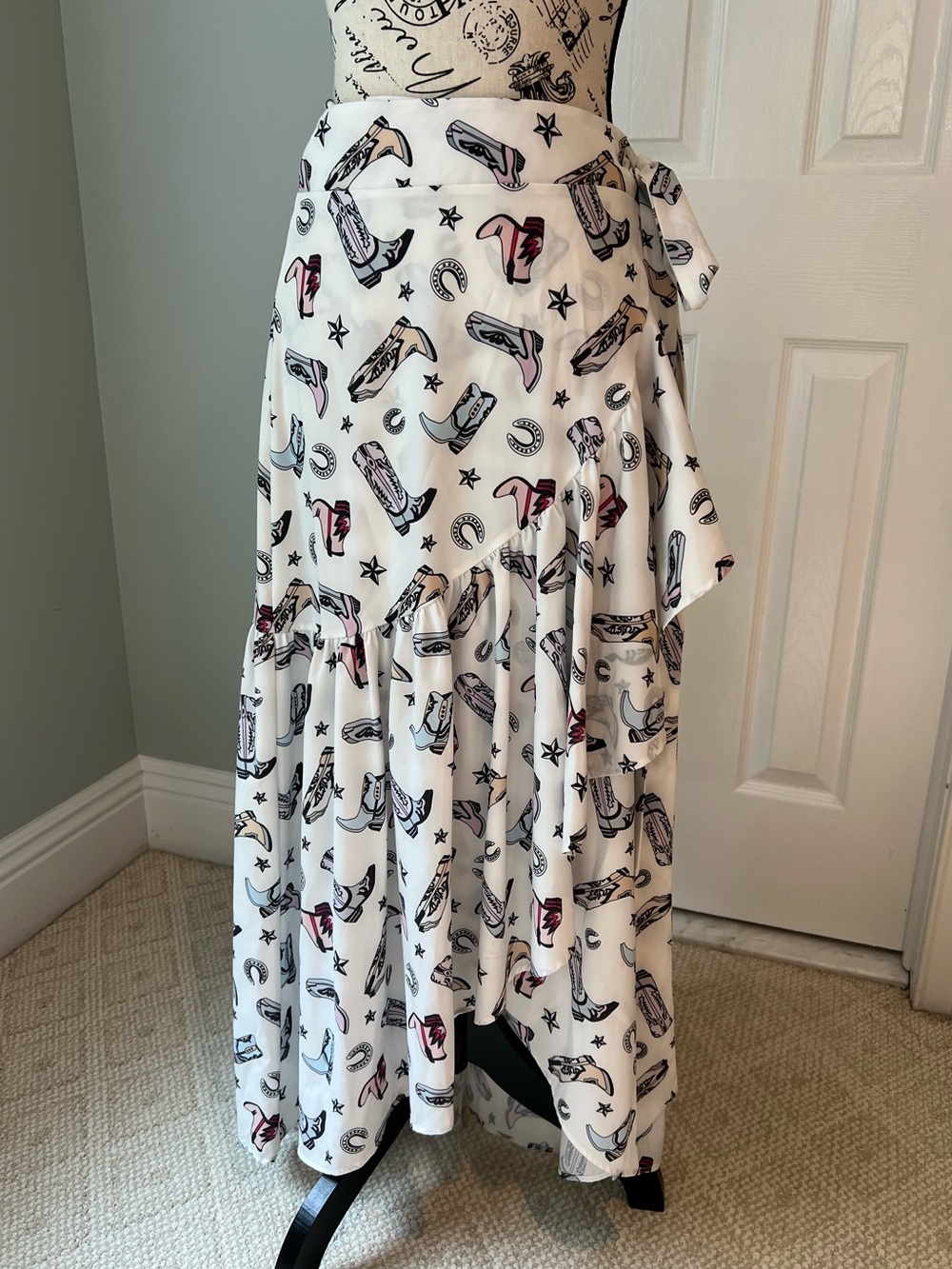 NWOT Nylon Apparel Cowgirl Boots Wrap Skirt  |SZ S/M |Western boots & horseshoes